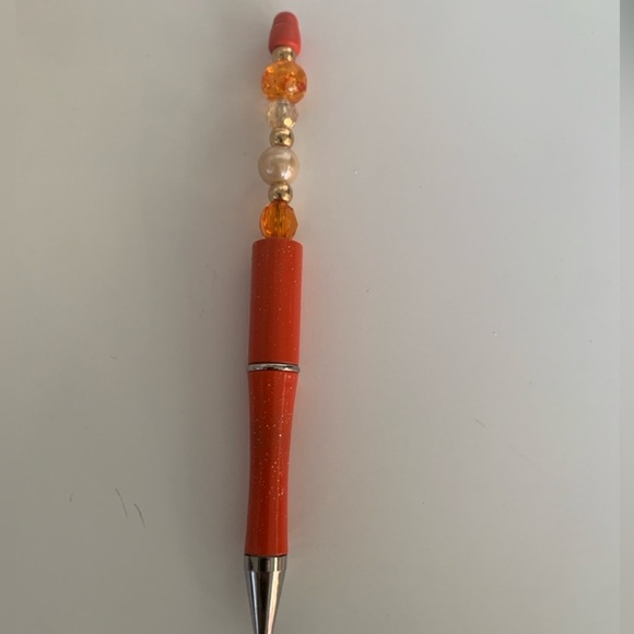 Hand crafted Beaded Pen, black ink with extra refillable ink. - Picture 1 of 2